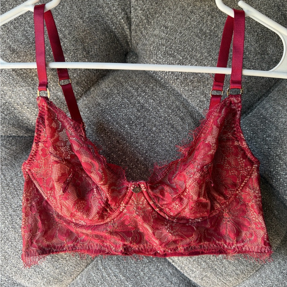 sofia by sofia vergara Lace Bralette in Wine Red